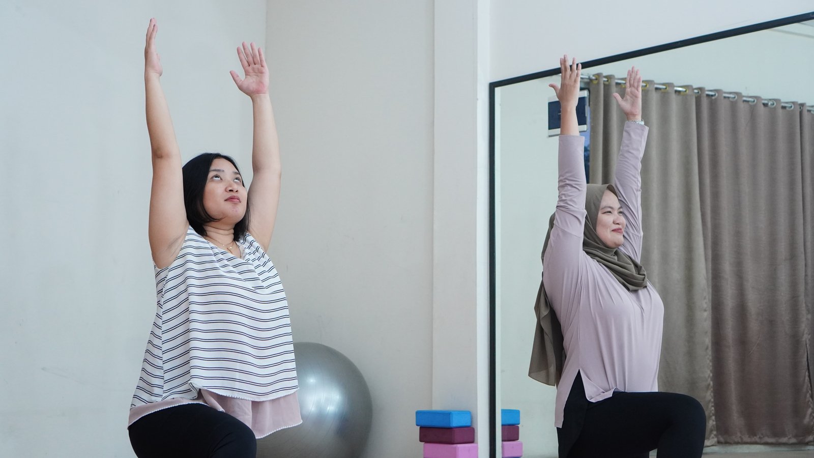 Senam Hamil With Bestie